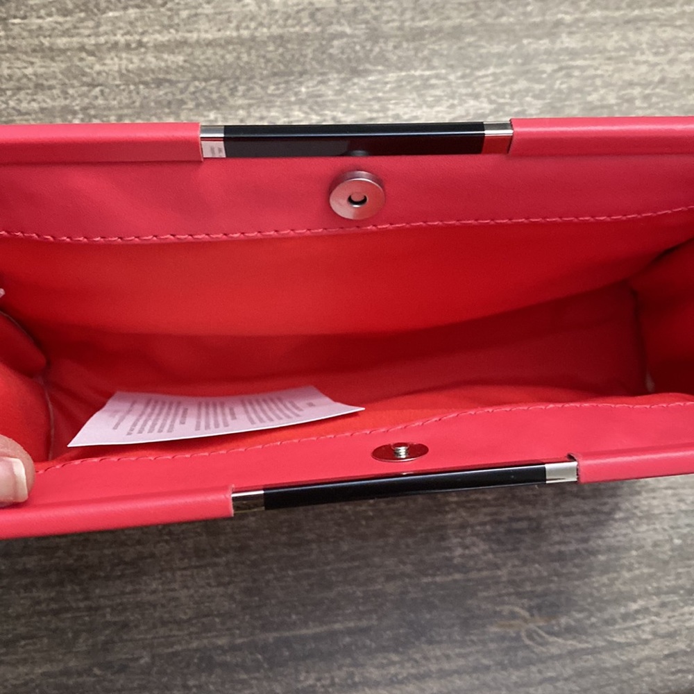 Victoria’s Secret clutch bank with clip to close - Picture 3 of 10